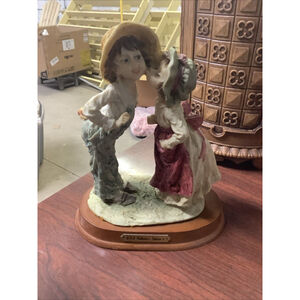 Italian Girl And Boy Sharing A KISS Statue 7.5x5.5”